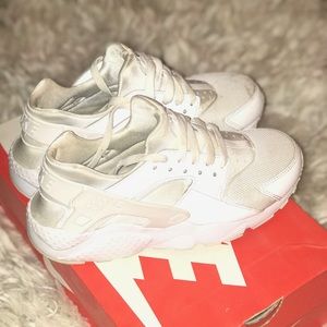 White Nike Huaraches FINAL PRICE DROP!!!